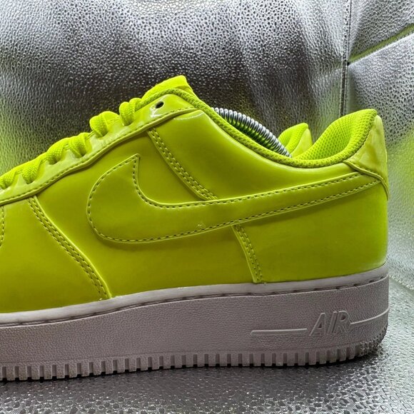 Size 9.5 - Nike Air Force 1 '07 LV8 Volt Mens Neon Athletic Sneakers AJ9505 -700 - Picture 6 of 11